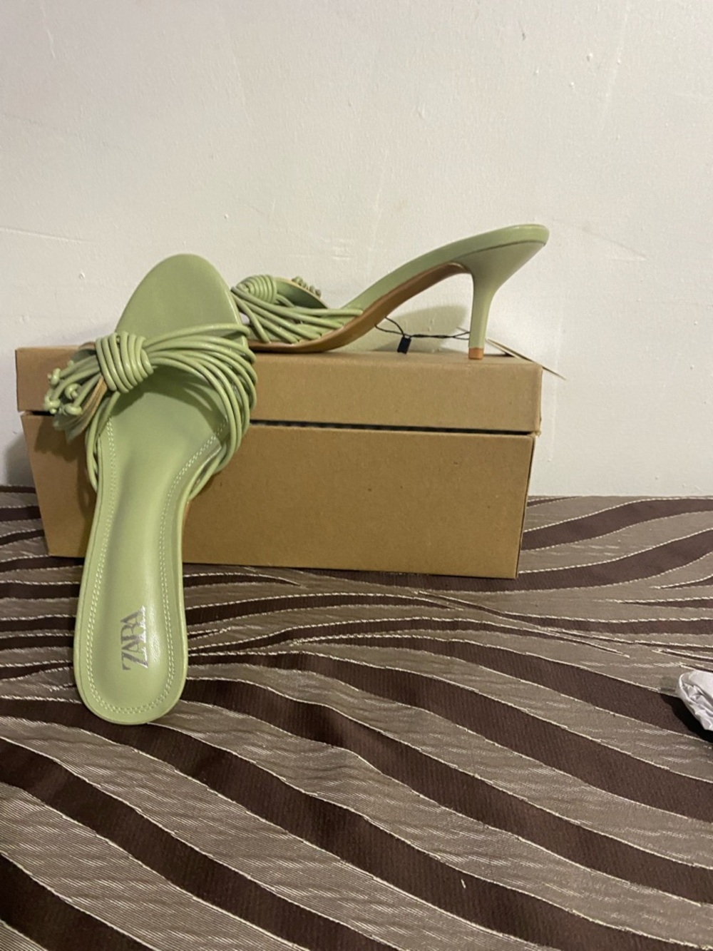 Zara Knot Detail Slide Sandals in Sage Green - Picture 4 of 7